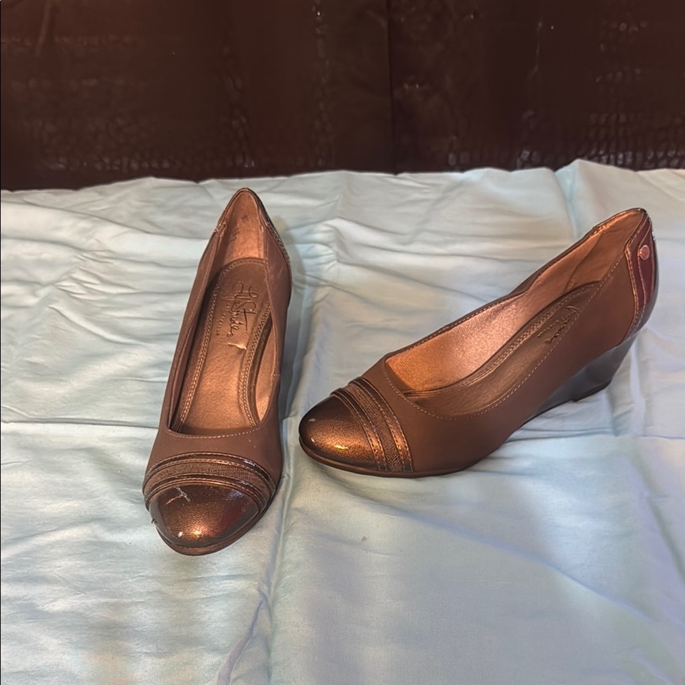 Life Stride Gray Heels with Sophisticated Design